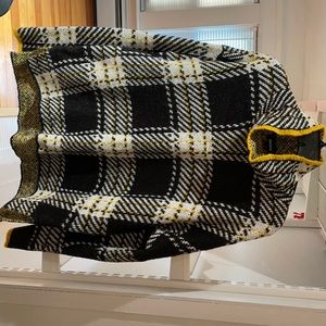 Acrylic/Nylon. Multi colors of Gold Black White